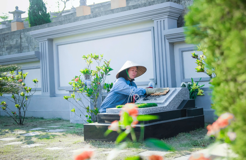 CÁCH CHĂM SÓC MỘ PHẦN ĐÚNG THỂ HIỆN ĐẠO HIẾU