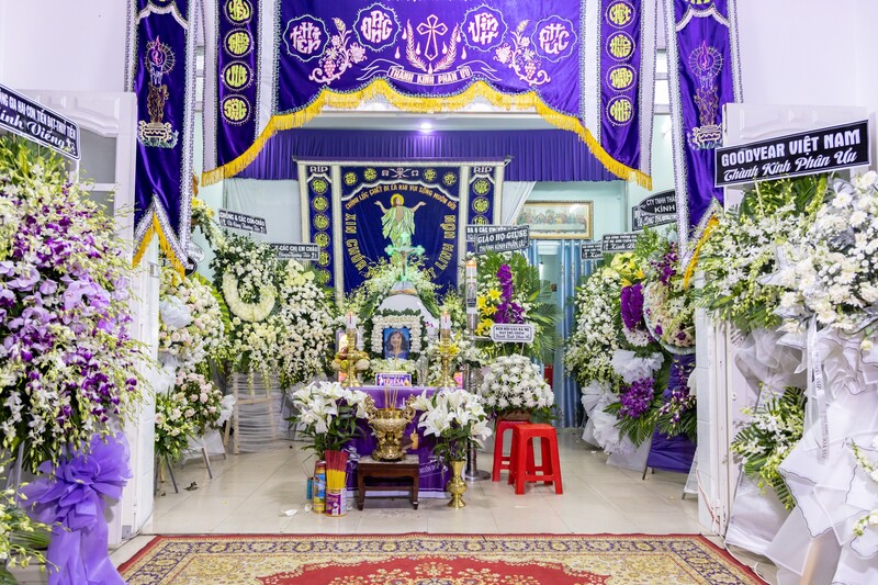 KINH NGHIỆM TỔ CHỨC TANG LỄ TẠI NHÀ RIÊNG DIỄN RA SUÔN SẺ