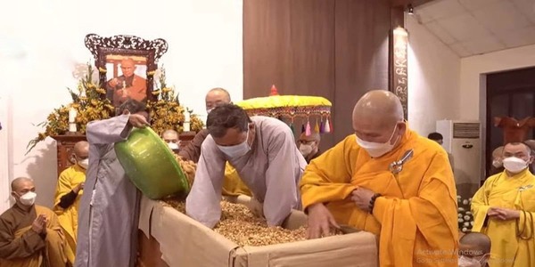 nghi thức nhập liệm
