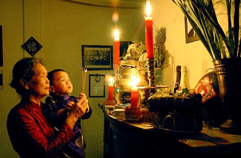 Ý NGHĨA CỦA VIỆC ĐỐT NHANG ĐÈN CÚNG BÁI